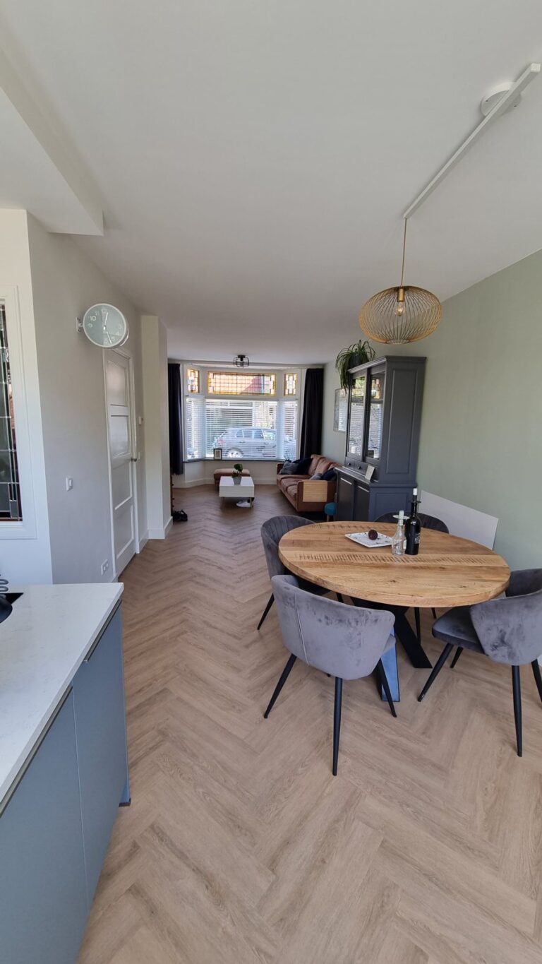 Na: Afgewerkte woonkamer Den Haag