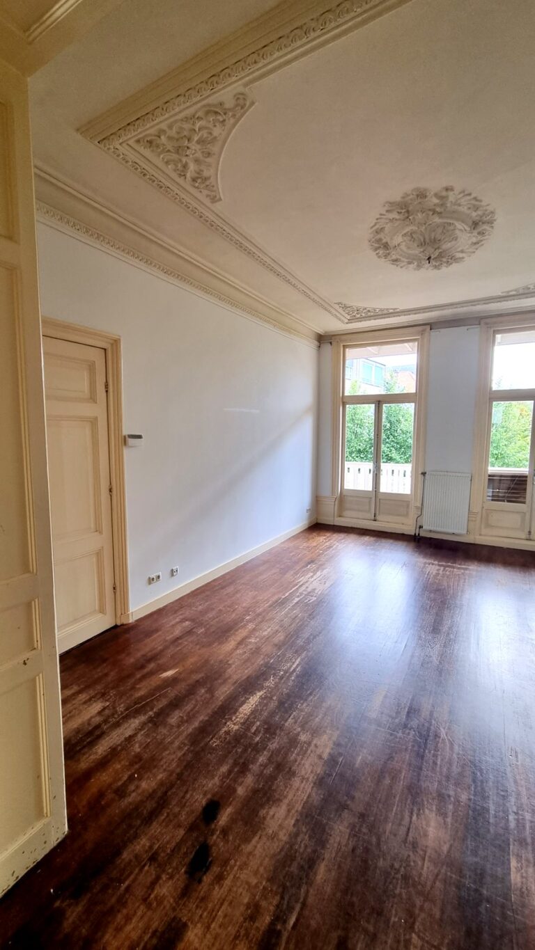 Voor: Dragende muur vóór de doorbraak Den Haag