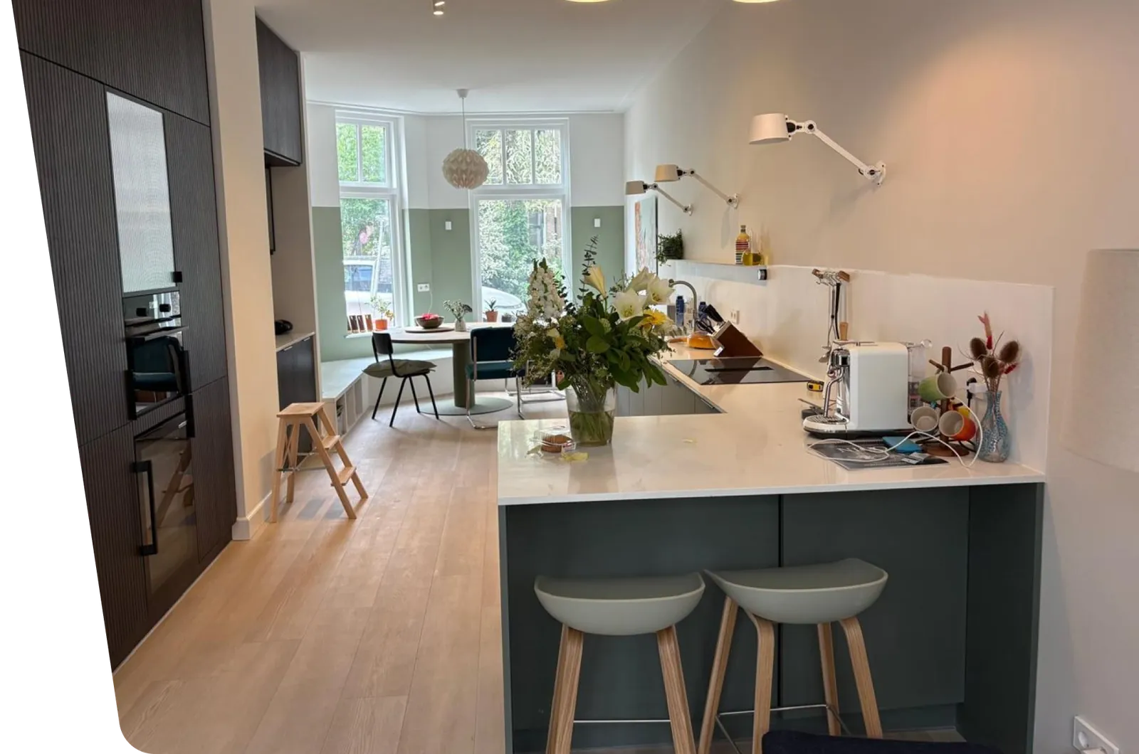 Afgerond gerenoveerd appartement met open keuken in Den Haag