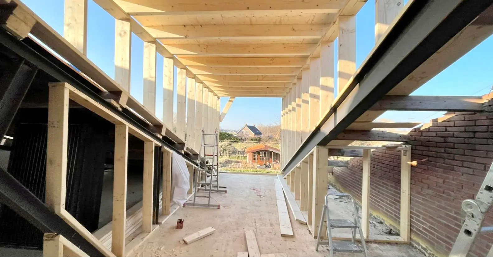 Opbouw aan de achterzijde in aanbouw